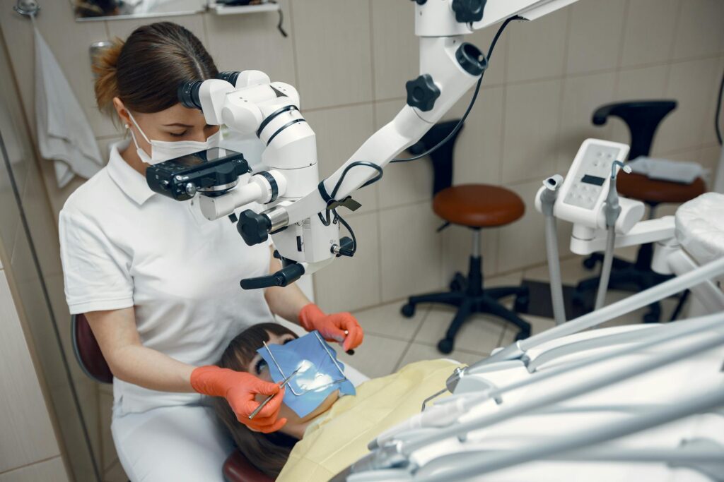 Pose d'implants dentaires en Roumanie